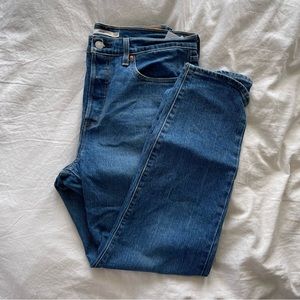 Levi Wedgie Ankle Jean